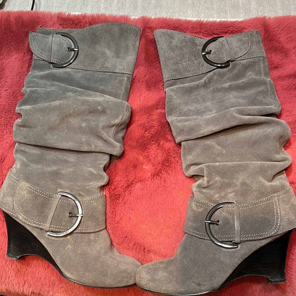 Suede side zipper boots